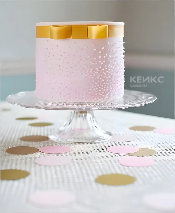 Розовый торт с желтым бантиком для девушки Фото