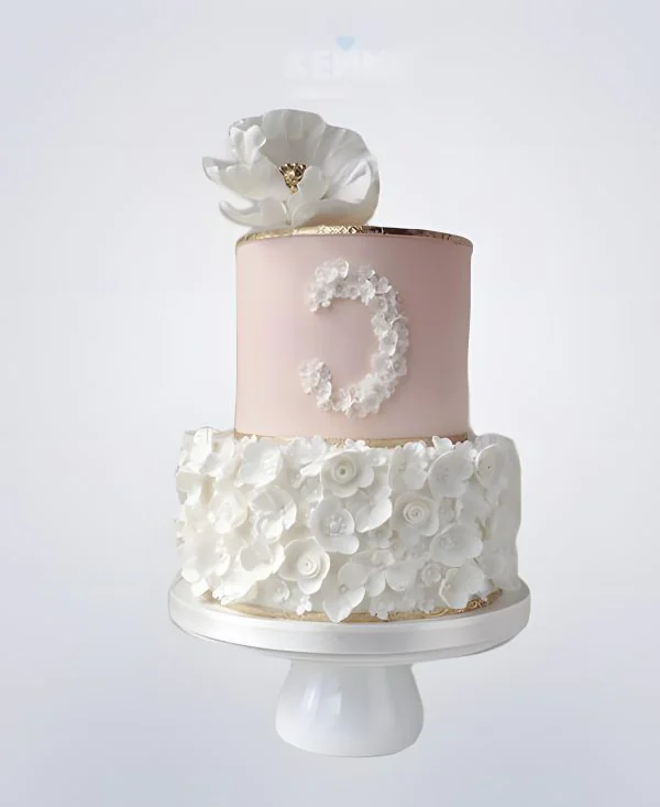 Розово-белый торт с цветами на юбилей девушке 30 лет Фото