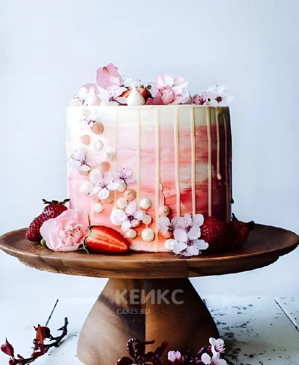 Торт с цветами и клубникой на юбилей женщине Торт с цветами и клубникой на юбилей женщине Фото