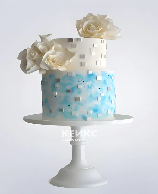 Торт на юбилей женщине бело-голубой с цветами Фото