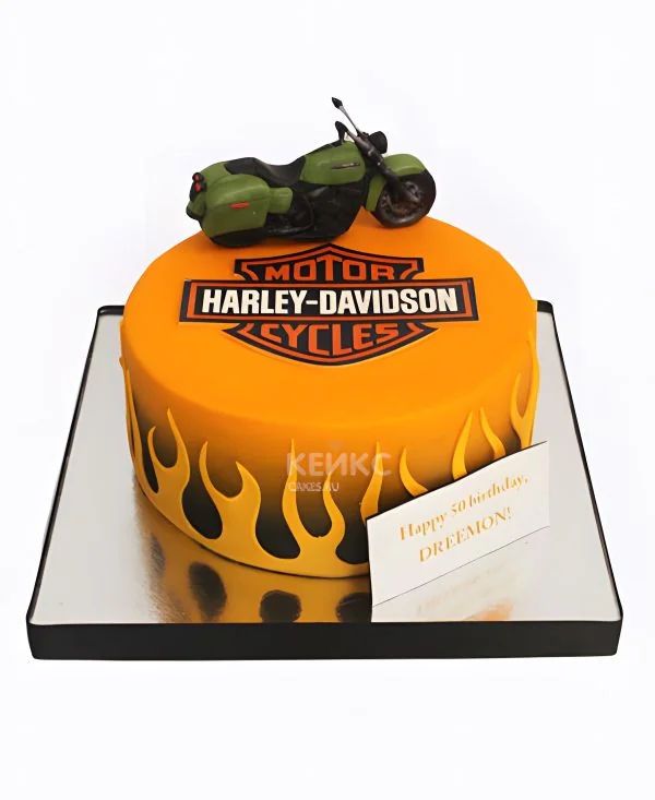 Торт с мотоциклом и языками пламени Фото
