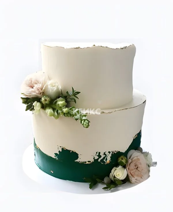 Белый торт с окантовкой и цветком Фото