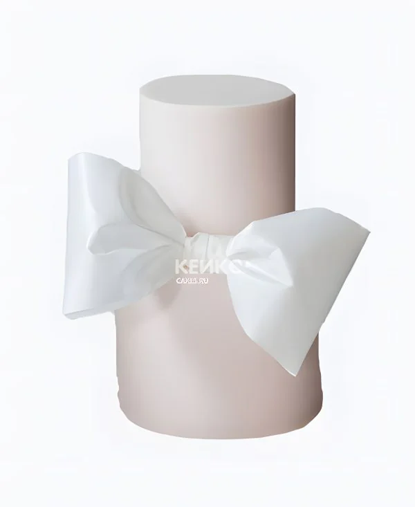 Красивый гладкий белый торт Фото