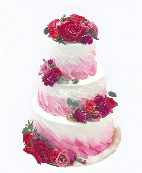 Яркий красивый торт с алыми розами Яркий красивый торт с алыми розами Фото