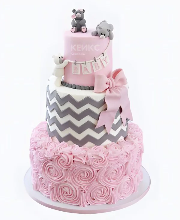 Трехъярусный торт с розами и бантом Трехъярусный торт с розами и бантом Фото