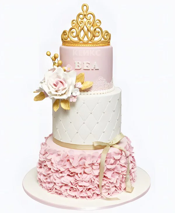 Шикарный торт в розовым тонах с золотой короной Фото