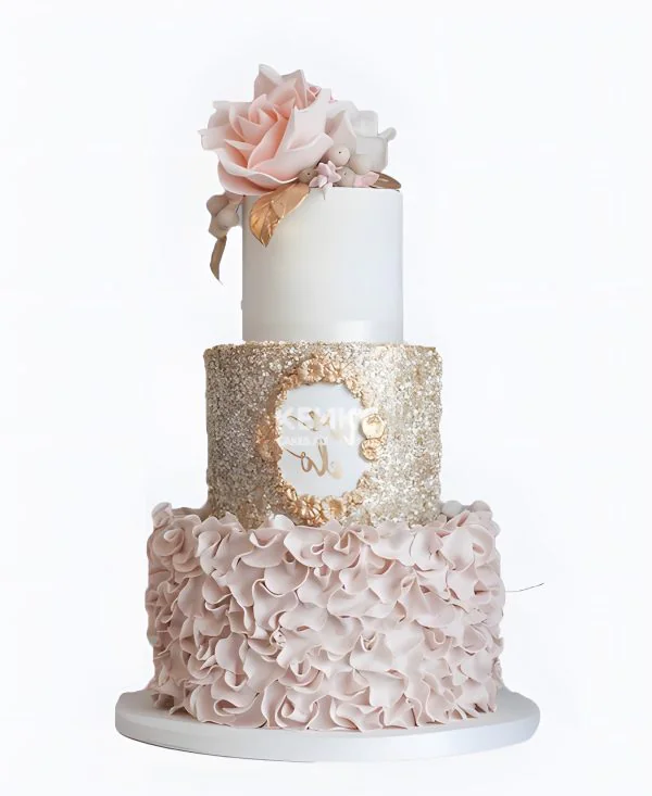 Мастичный свадебный торт с рюшами и розой Мастичный свадебный торт с рюшами и розой Фото