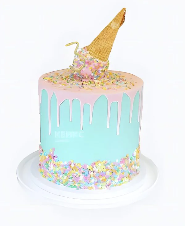 Голубой торт с перевернутым мороженым Голубой торт с перевернутым мороженым Фото