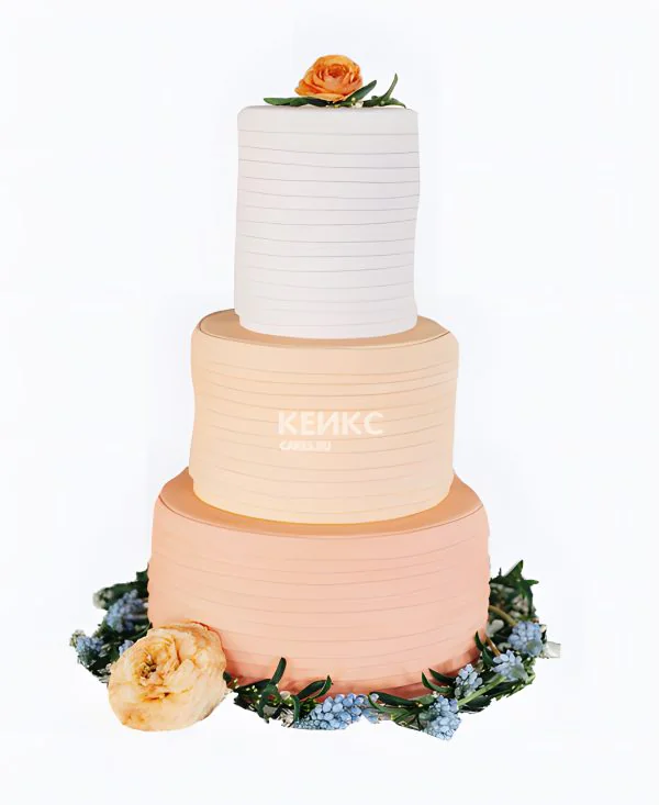 Свадебный трехъярусный торт персикового цвета Фото