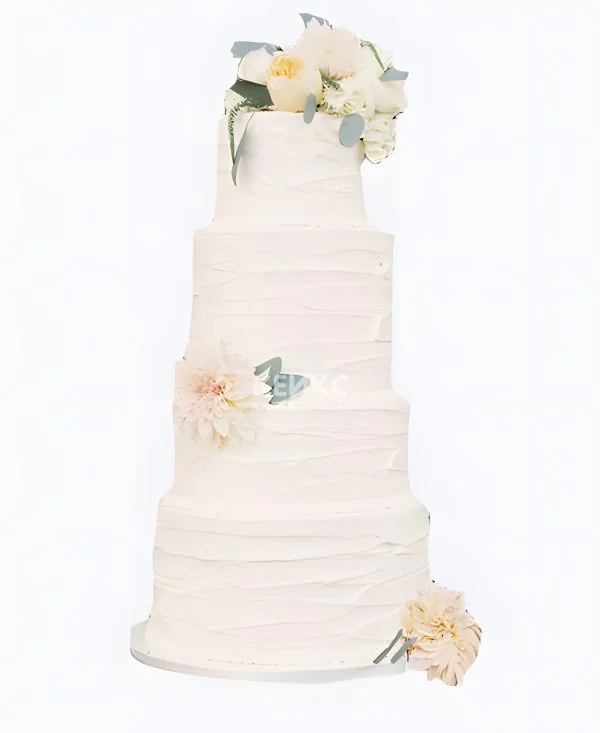 Элегантный белый торт с цветами Фото