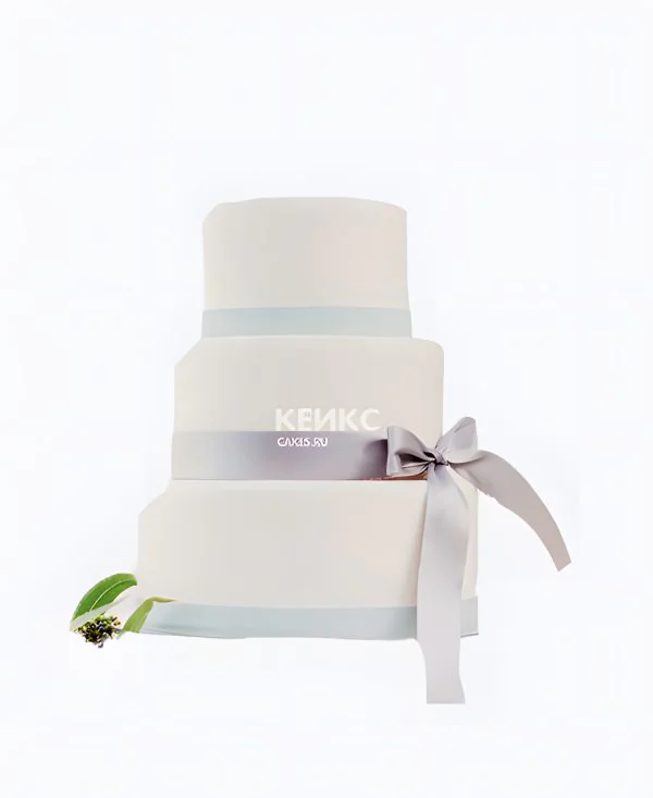 Нежный торт с голубой окантовкой Фото