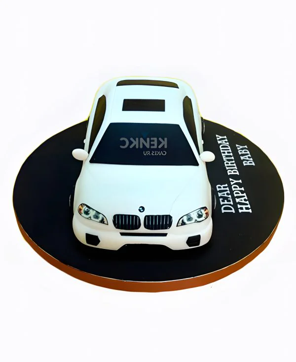 Торт в виде красивой белой машины БМВ Фото