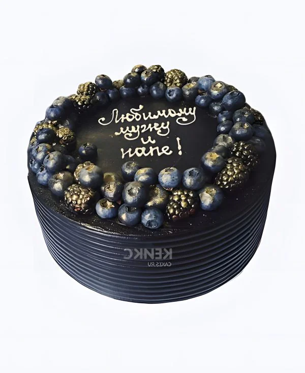 Торт с чёрным кремом и ягодами Торт с чёрным кремом и ягодами Фото