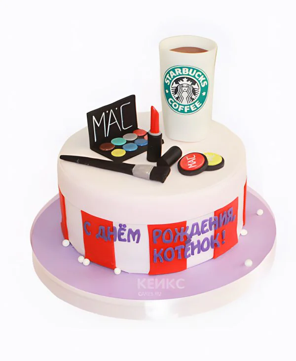 Полосатый торт со стаканчиком Старбакс Фото