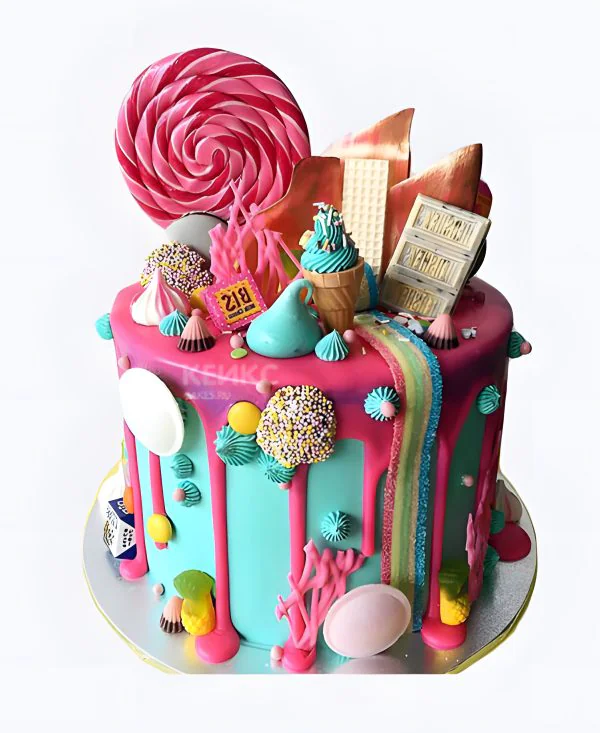 Розовый разноцветный торт со сладостями Розовый разноцветный торт со сладостями Фото