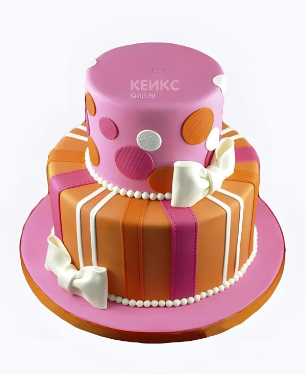 Торт с бантиком и цветными лентами Фото