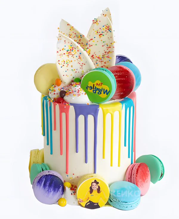 Яркий торт с макарунами на день рождения девочке 16 лет Фото