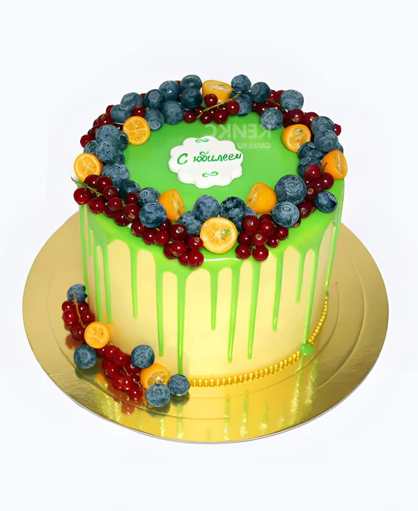 Зелёный торт с глазурью и ягодами на 16-летие девушке Фото