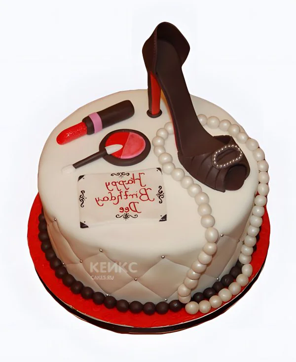 Торт белый с ожерельем и туфелькой Торт белый с ожерельем и туфелькой Фото
