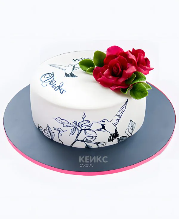 Нежный белый торт с черным рисунком и красным цветком Нежный белый торт с черным рисунком и красным цветком Фото