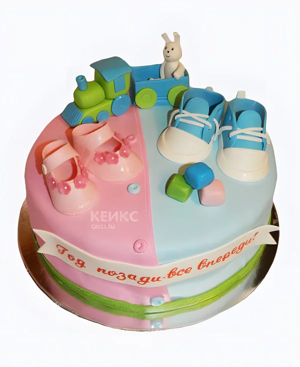 Милый торт двухцветный с фигуркой паровоза Фото
