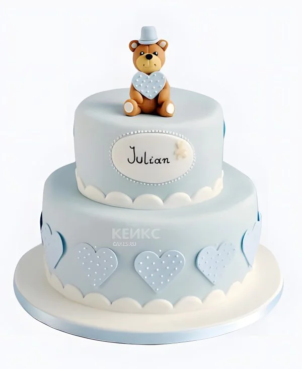 Торт с голубыми сердечками и медведем в шляпе Торт с голубыми сердечками и медведем в шляпе Фото