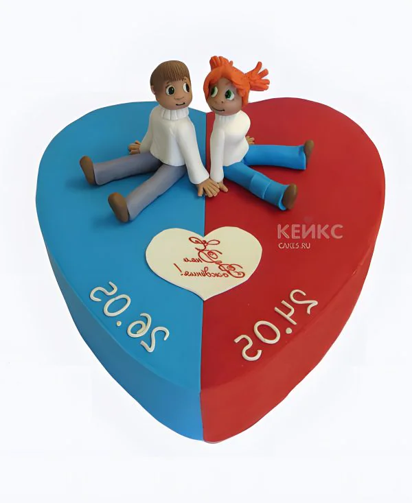 Торт в виде двухцветного сердца с надписью Фото