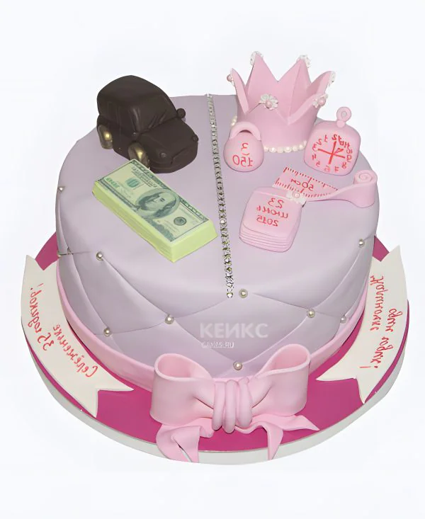 Нежный торт с машиной и розовой еороной Фото