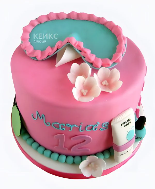 Торт с лаком для ногтей и кремом для руку Фото