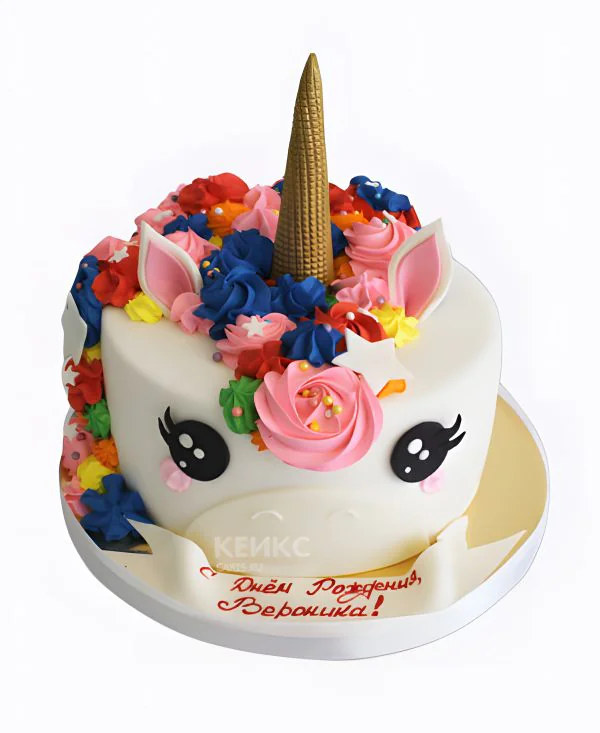 Торт в виде единорога с разноцветной гривой Торт в виде единорога с разноцветной гривой Фото
