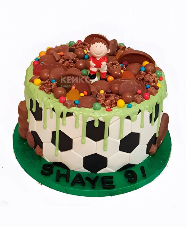 Торт футбол без мастики с шоколадными конфетами Торт футбол без мастики с шоколадными конфетами Фото