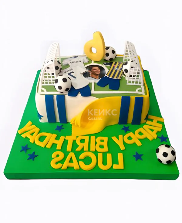 Торт футбольное поле с фотопечатью и цифрой 6 Торт футбольное поле с фотопечатью и цифрой 6 Фото