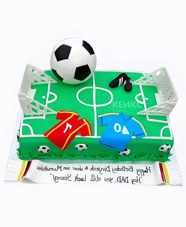 Торт футбольное поле с футболками и мячом Торт футбольное поле с футболками и мячом Фото