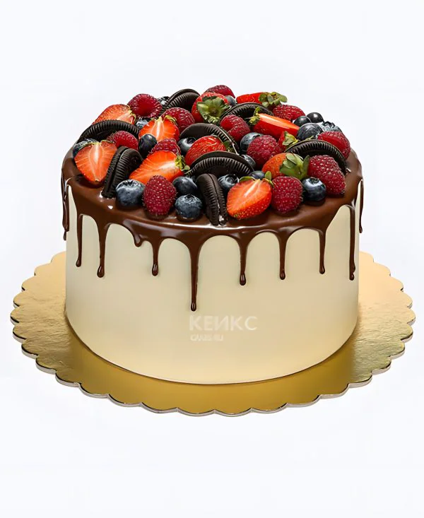 Торт необычный с ягодами Фото