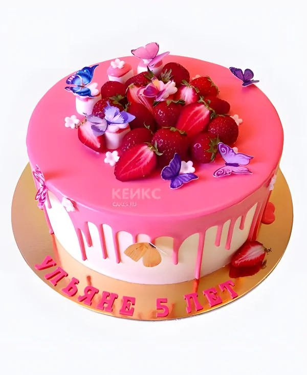 Торт с ягодной глазурью и клубникой Торт с ягодной глазурью и клубникой Фото