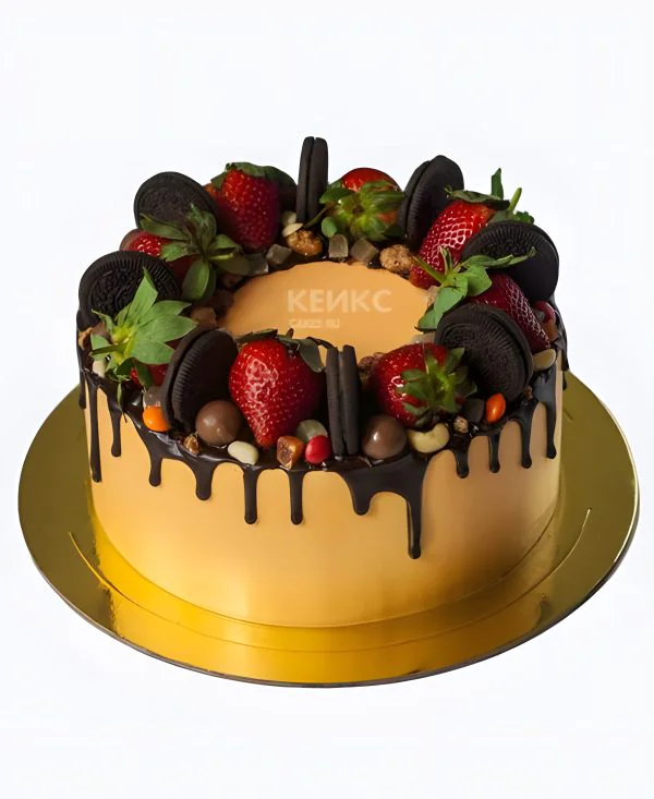 Золотой торт с ягодами и шоколадным печеньем Золотой торт с ягодами и шоколадным печеньем Фото