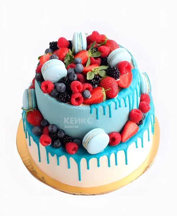 Нежный голубой торт ягодный с макарунс Фото