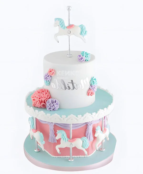 Торт  нежная карусель с лошадками Фото