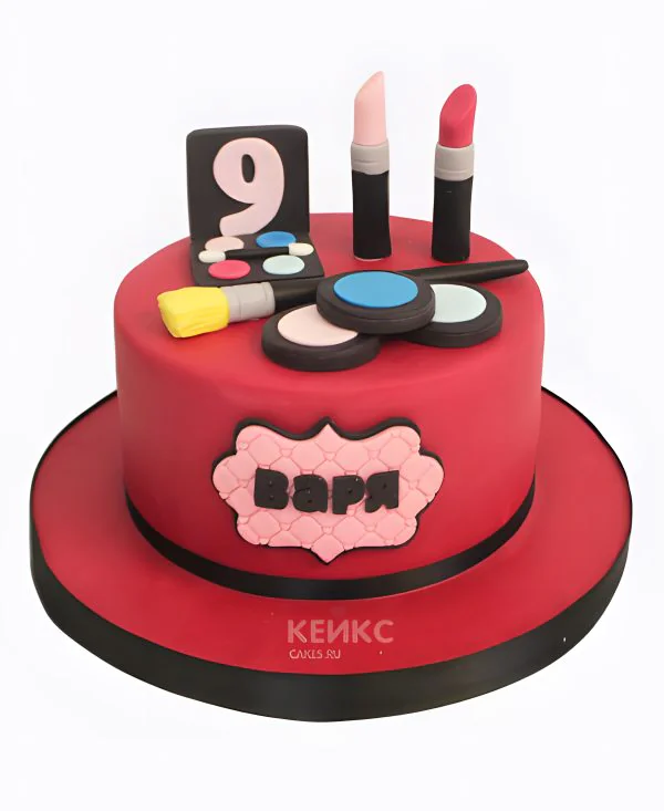 Красный гладкий торт с косметикой Красный гладкий торт с косметикой Фото