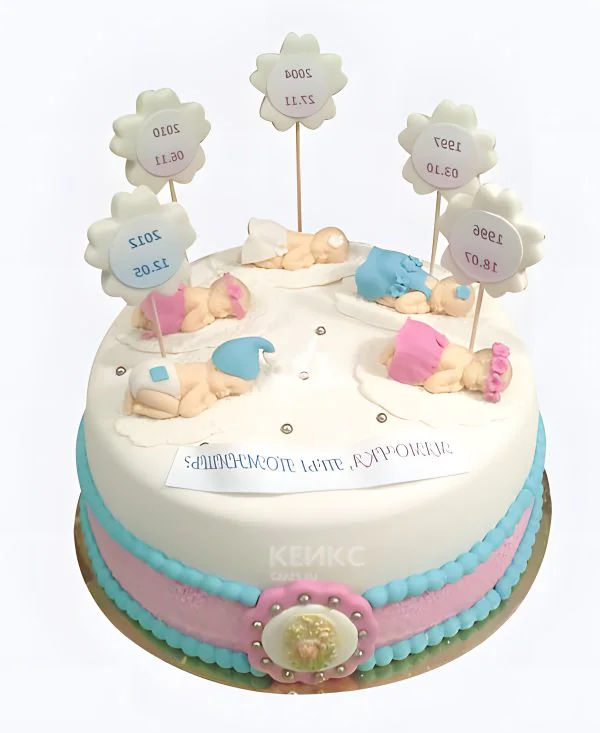 Милый торт с малышами Милый торт с малышами Фото