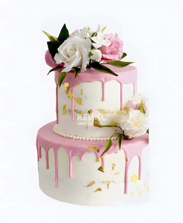 Свадебный торт с кремом и цветами Фото