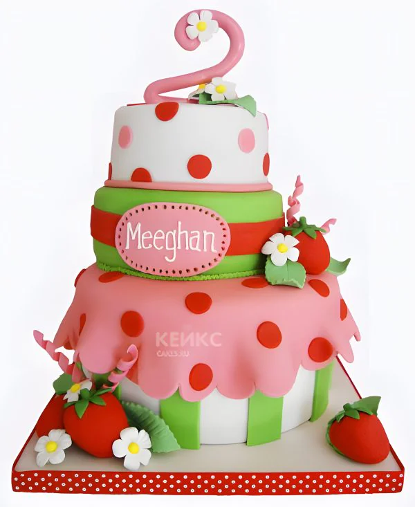 Торт трехъярусный с клубникой Торт трехъярусный с клубникой Фото