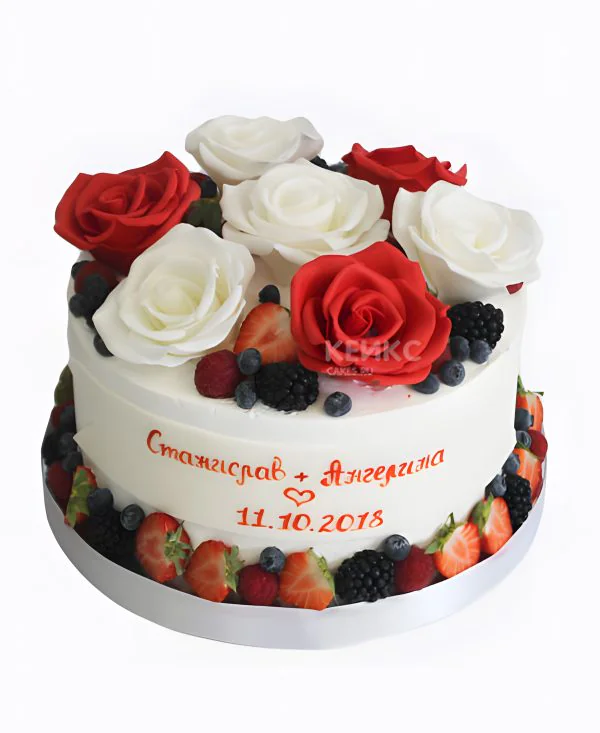 Красивый торт с красными и белыми розами Красивый торт с красными и белыми розами Фото