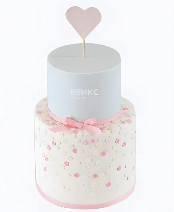 Белый торт с бантиком и сердечком Фото