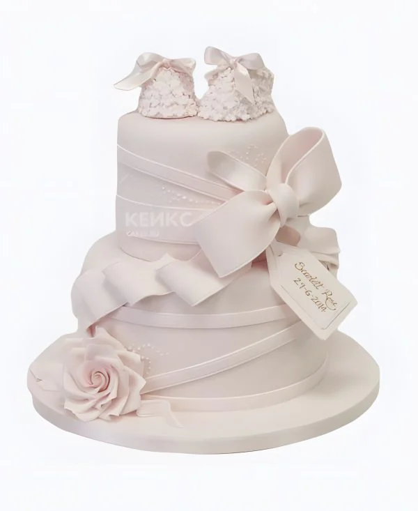 Белый торт на рождение девочки на выписку Белый торт на рождение девочки на выписку Фото