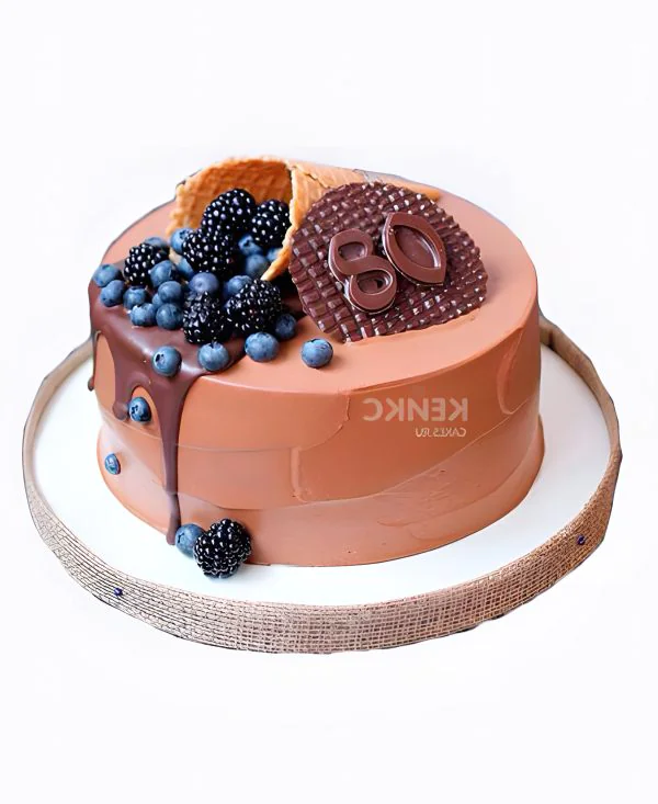 Необычный торт с рожком с ягодами Необычный торт с рожком с ягодами Фото