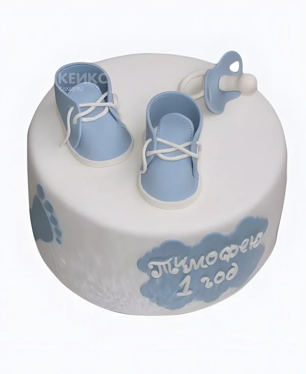 Голубой торт с пинетками на рождение мальчика Фото
