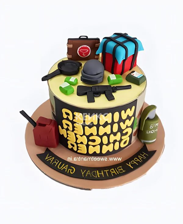 Яркий торт с чемоданом и оружием Яркий торт с чемоданом и оружием Фото