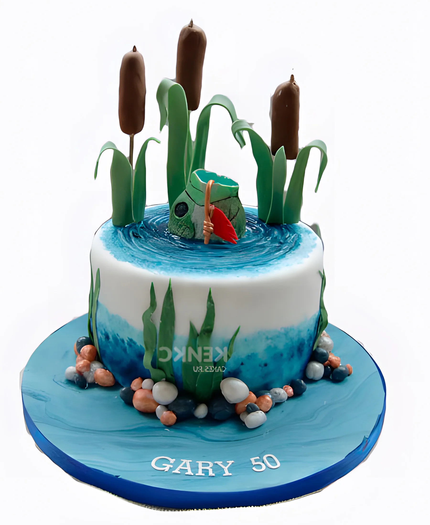 Белый торт с рыбалкой из мастики Фото