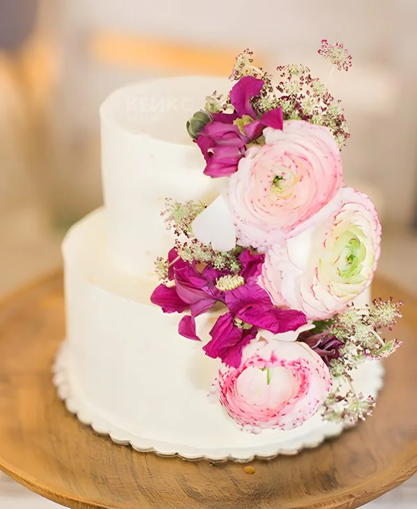 Необычный торт с цветами для девочки Фото